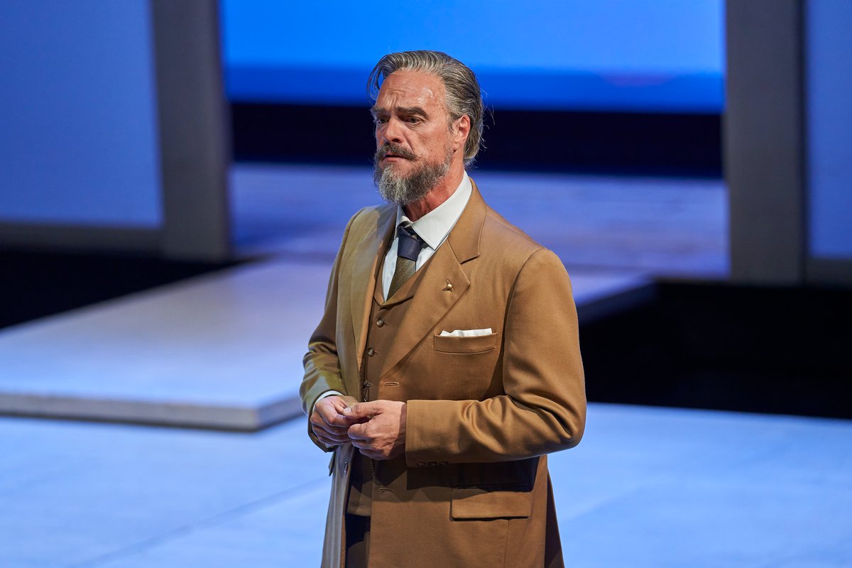 El Gran Teatre del Liceu lamenta la mort del baríton Thomas Johannes Mayer (56), referent del gran repertori operístic.

Va debutar al Liceu el 2012/13 amb 'Lohengrin' (versió concert) i el vam veure el darrer cop el 2024/25 com a Sharpless a 'Madama Butterfly'.

DEP.