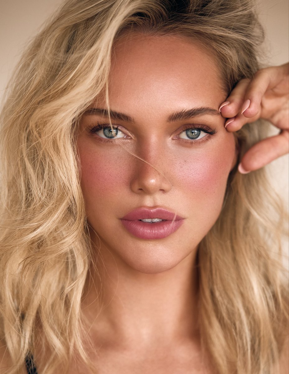 allbiohub's tweet photo. Kourtney Kellar Hartenstein 😘 https://t.co/TePTt7a4xY