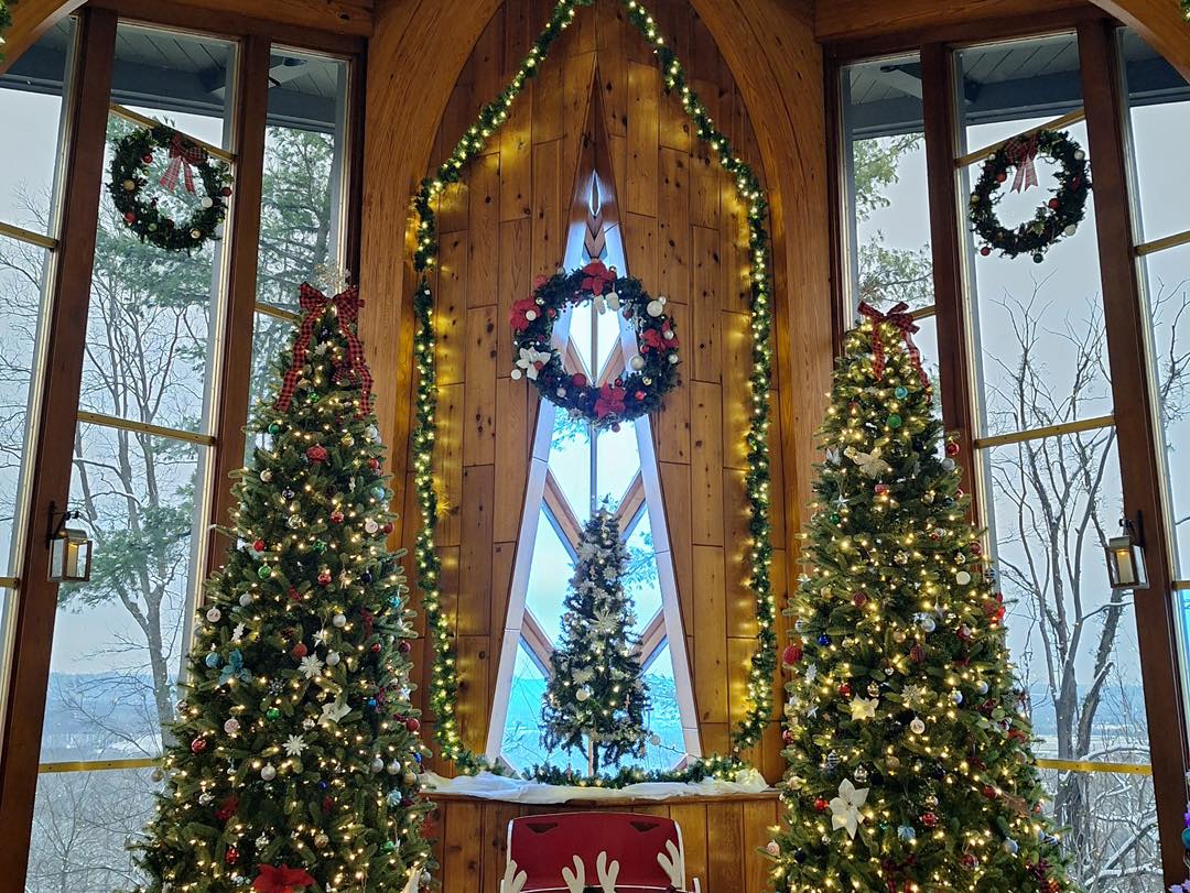 KyTAHC's tweet image. On this Christmas Eve, enjoy the beautiful display at the General Butler State Resort Park Festival of Trees. 🎄🌟Our @KYStateParks strive to treat guests like family, and we hope you enjoy spending time with loved ones this week!
#NewKYHome #KYStateParks