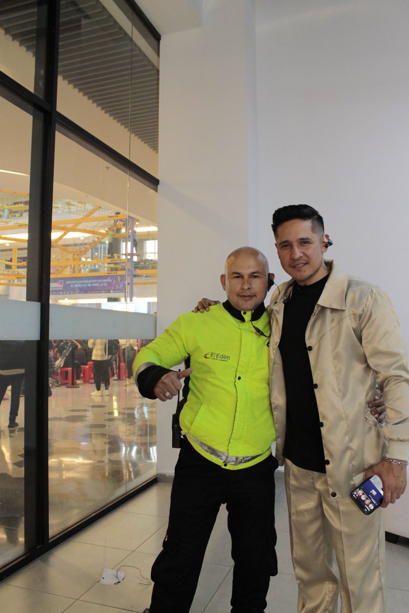 Recordando unas foticos que tengo junto a ustedes ❤️❤️❤️ feliz de tener espacios para cantar juntos. Este 19 de Diciembre nos vemos en la ruta Olímpica 👋❤️ #JuanPabloNavarrete #OlímpicaEstéreo #MusicaPopular #Rancheras