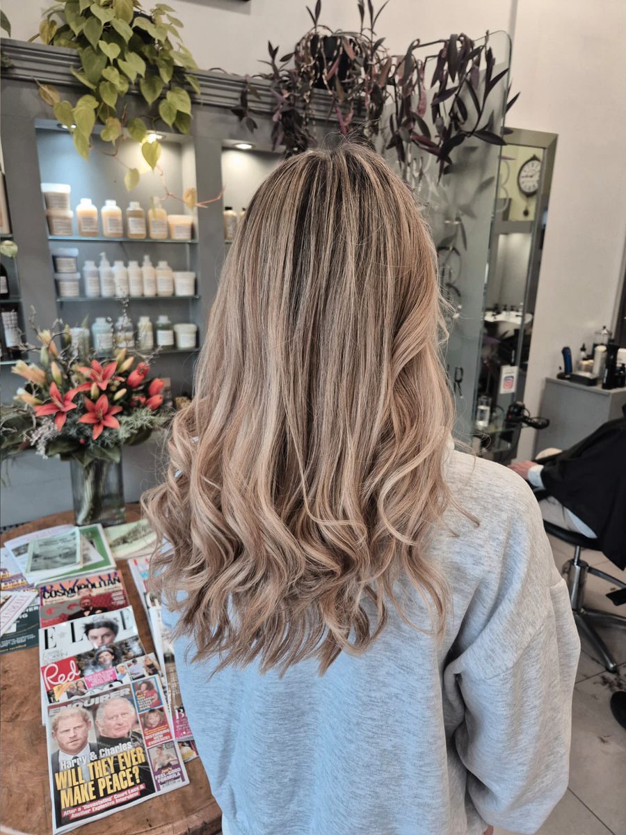 BOKIsHair's tweet photo. Gorgeous winter blonde ❄️ transformation 🪄by Jenny 🩵 swipe 👉🏼 for the before 

#winter #blonde #bokishair https://t.co/KKExCNELvn