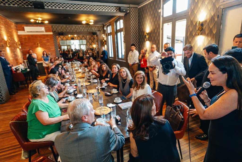 joseantoniokast's tweet image. En San Miguel, en el corazón de la clase media en Chile, conversando con emprendedores junto a la Alcaldesa @Carolcbown