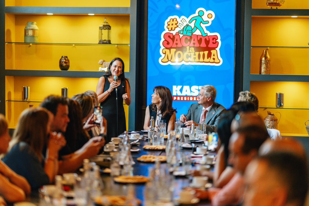 joseantoniokast's tweet image. En San Miguel, en el corazón de la clase media en Chile, conversando con emprendedores junto a la Alcaldesa @Carolcbown