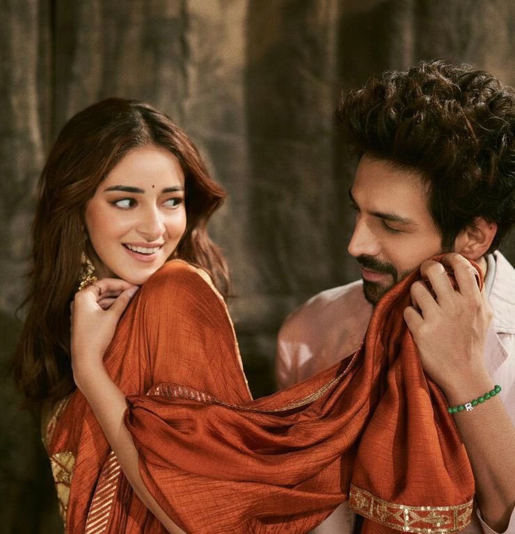 Its_CineHub's tweet photo. The INSIDE REPORTS of the #TuMeriMainTeraMainTeraTuMeri TRAILER are ABSOLUTE BANGERS 💥🧨

If these REPORTS are anything to go by, #KartikAaryan & #AnanyaPanday are all set to END THE YEAR ON A SUPER HIGH NOTE! 

Literally can’t wait for tomorrow.. BRING IT ON, BOSS !! 🙏🏻@TheAaryanKartik 

@DharmaMovies @namahpictures 🎬🔥