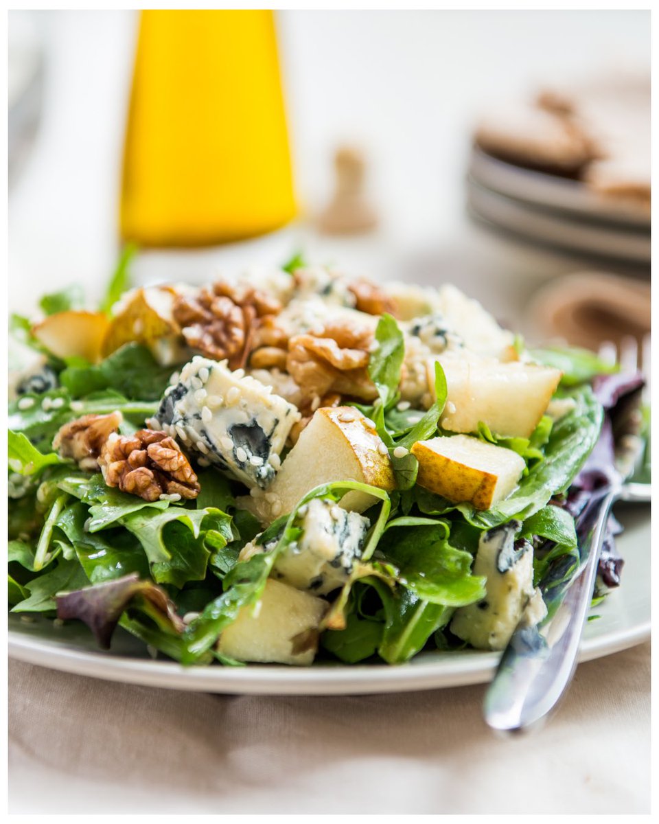 🎄Receta navideña ligera pero deliciosa: Ensalada templada de pera, nueces y queso

🥗 Rica en fibra
🥛 Proteína ligera
💙 Perfecta como entrante festivo

Porque disfrutar en Navidad no está reñido con cuidarte

#Salus #RecetasSaludables #NavidadSaludable