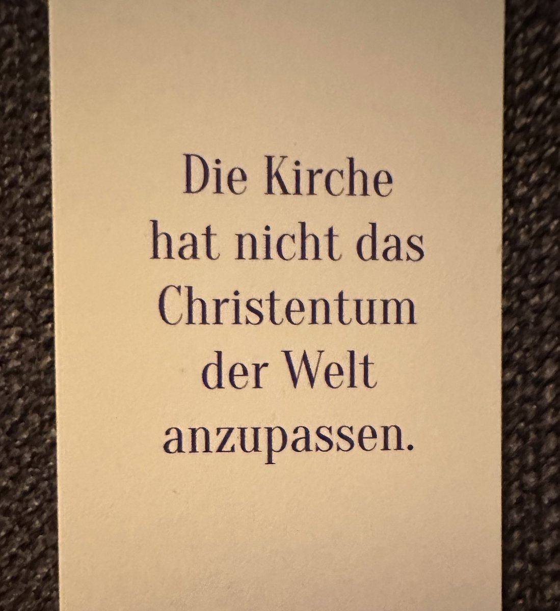 Deswegen ist jeder Modernismus in der Gesellschaft strikt abzulehnen.
Christus hat diese Welt überwunden.