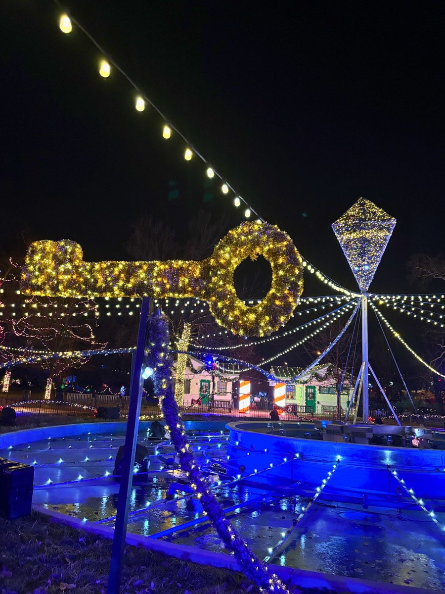 TPCInsurance's tweet photo. Last week was a week full of festive cheer! Between going on holiday light tours and having our annual holiday party, we hit pause on work to celebrate at our historic 212 building! It was the perfect way for our team to connect and recharge before year-end. https://t.co/7obqqQb72p