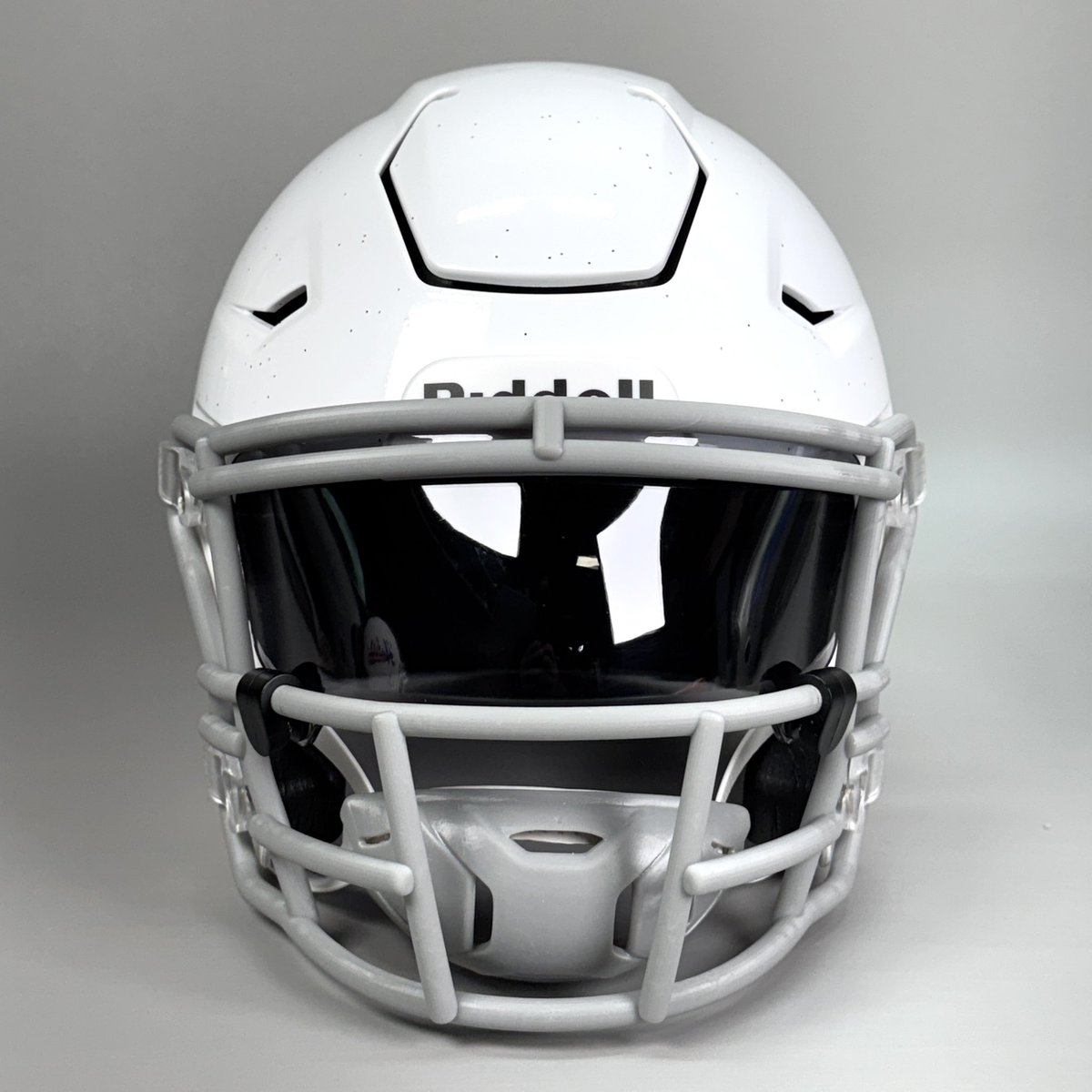 It was only a matter of time! After an insane amount of prototypes and tweaking, we’re dropping our 3D printed Riddell Speedflex MIDI helmet upgrade masks. Designed to be used with or without the factory MIDI visor that comes with it.  

Already working on other accessories!
🎄