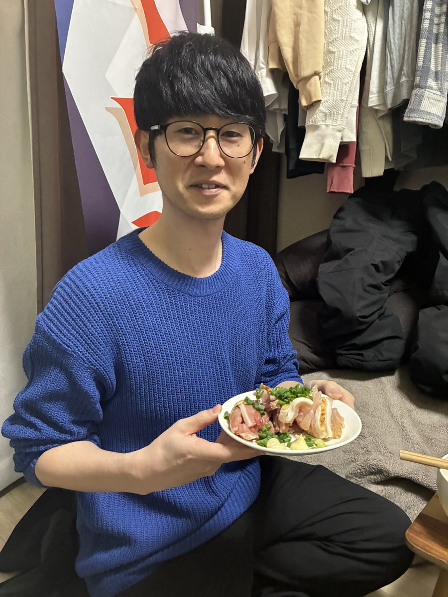 ワラバランス宮崎から貰った鳥刺し。
宮崎は年上だし元ヤンだし頭デカ過ぎて特注のヘルメット被ってウーバーやってるんだから
後日ちゃんと宮崎にご馳走様でしたと言うんだぞ。