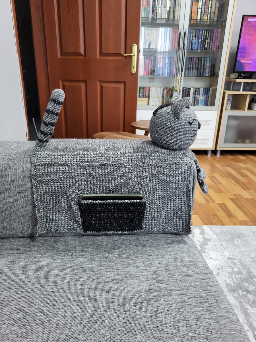 Kısırlaştırma ve besleme yapabilmek için annem ördü bunu. en azından paylaşım desteğinde bulunursanız seviniriz.