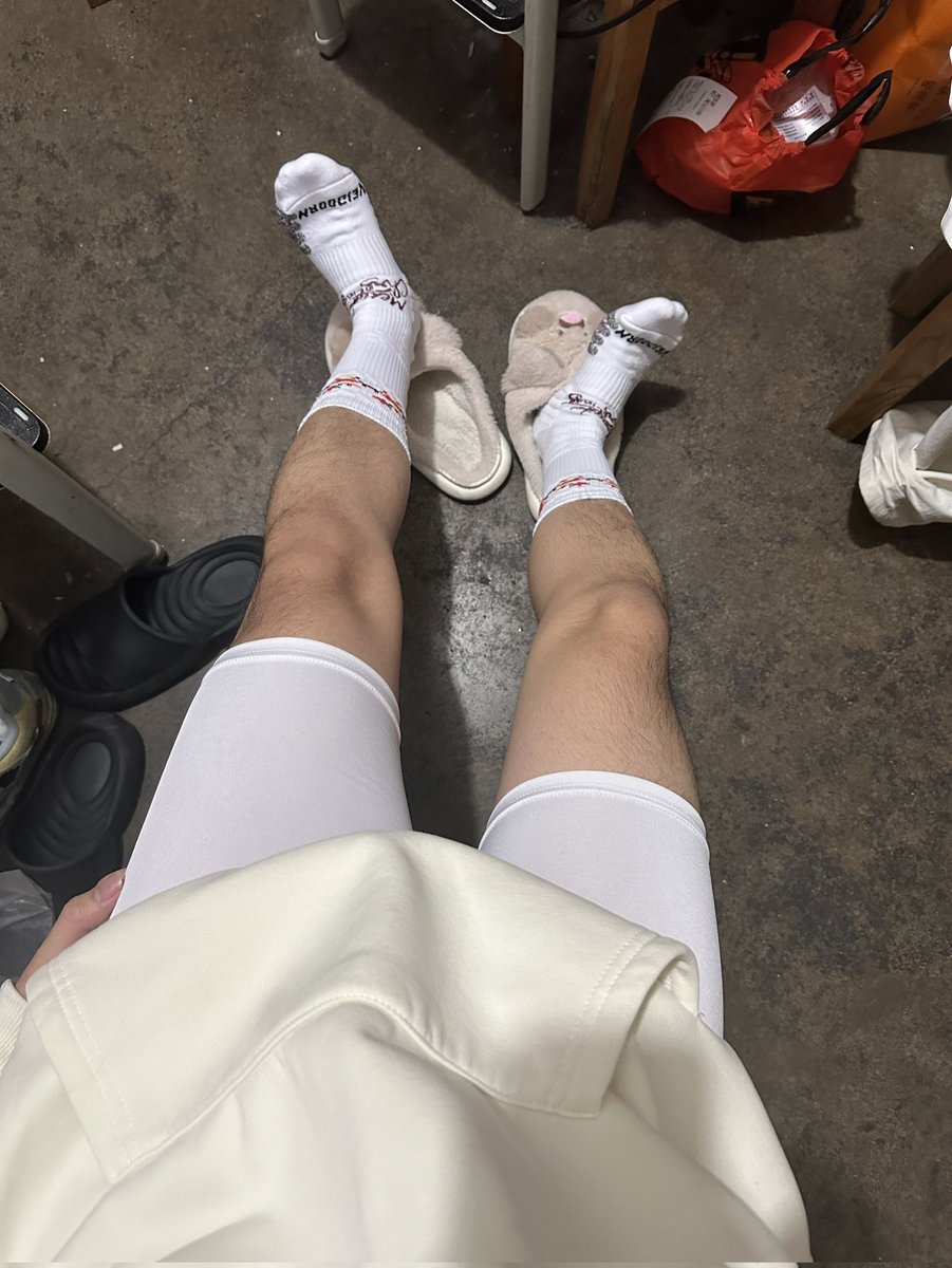 懒洋洋（男大互推） tweet media