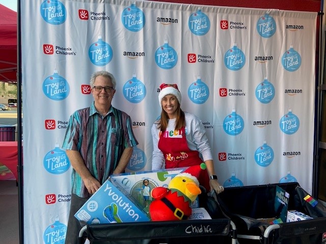 iiabaz's tweet photo. Yesterday the Independent Insurance Agents &amp; Brokers of AZ delivered the toys they collected during their toy drives to Phoenix Children's Hospital. We filled two bins, and the elves were amazed at our generosity. Thank you to everyone who donated.
#iiabaz https://t.co/30sy71cOkB
