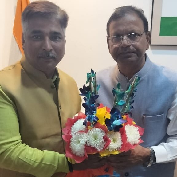 आज नई दिल्ली में देश के यशस्वी वित्त राज्यमंत्री और महाराजगंज लोक सभा क्षेत्र से सांसद व भाजपा उत्तर प्रदेश के नव निर्वाचित अध्यक्ष श्री <a href="/mppchaudhary/">Pankaj Chaudhary</a> जी से आत्मीय भेंट कर शुभकामनाएं प्रेषित की।