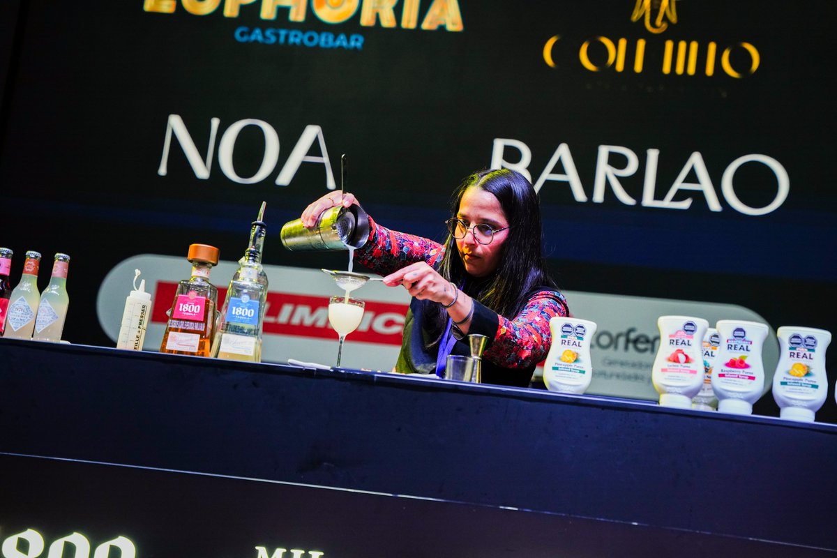 feriaexpodrinks's tweet photo. Sabores, talento y pura pasión detrás de la barra.
Así recordamos los mejores momentos de Bartenders del Caribe 🥃🔥 https://t.co/IKE0651Eje