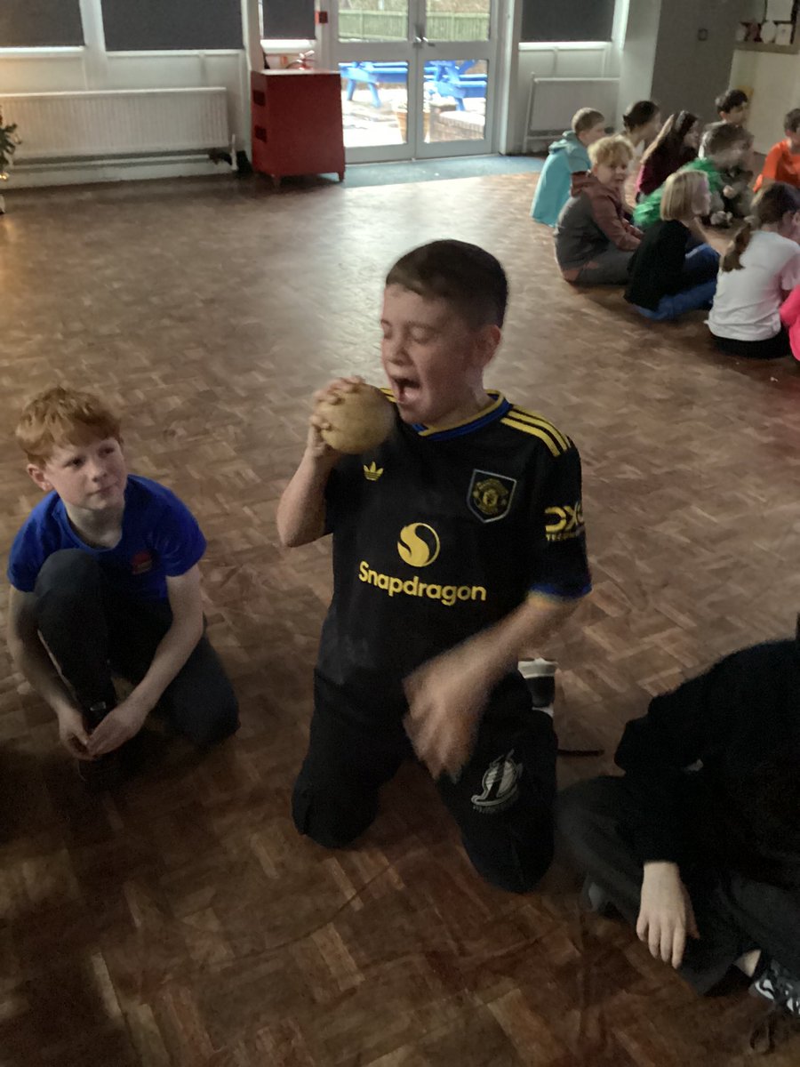 Year6MissW's tweet photo. What a fantastic party afternoon we have had! 🎄🎅 @OURLADYSASPULL https://t.co/i4dgE142ah