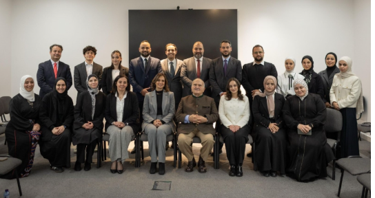 الأمير الحسن يزور معهد السياسة والمجتمع 