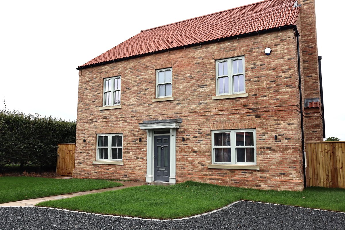 SheffieldStar's tweet image. Contemporary comfort and traditional style. This trusted Yorkshire firm has the balance right when it comes to sash windows
🏠 trib.al/4tWBX0y
#AD @QuickslideLtd #Windows #UPVC #HomeImprovements #Yorkshire #Heritage #SashWindows