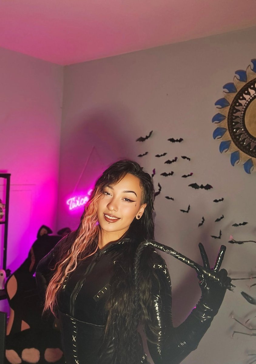 Almost at 1k followers on <a href="/TheArena/">The Arena ⚔️</a>  🥳
Once we hit Im bringing catwoman back on stream 😋 $GINA X $ARENA