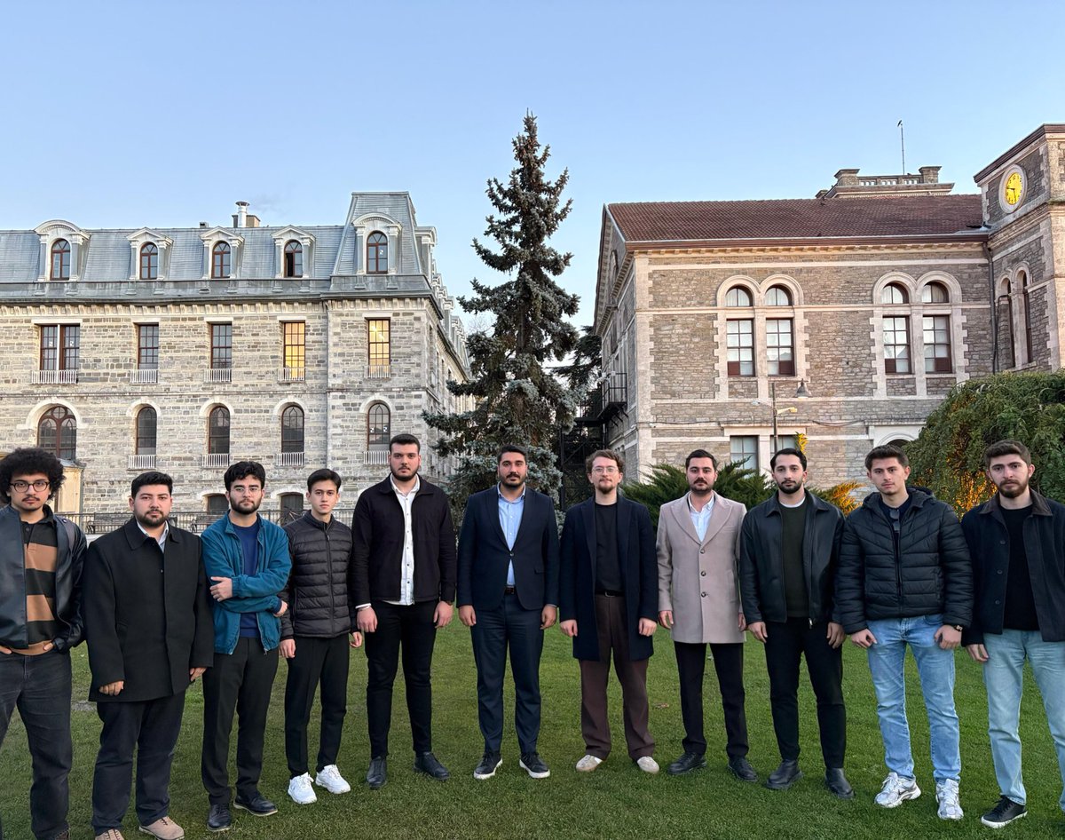 Boğaziçi Üniversitesi Yürütme Kurulumuzla bir araya gelerek, yeni dönemde hayata geçireceğimiz projelerimizi planladık.

ÜNİAK İstanbul olarak, Boğaziçi’nin her köşesinde gençliğin enerjisini hissettirmeye, üretmeye ve vizyonumuzu sahaya yansıtmaya devam edeceğiz.

<a href="/UNIAKIstanbul/">ÜNİAK İstanbul</a>