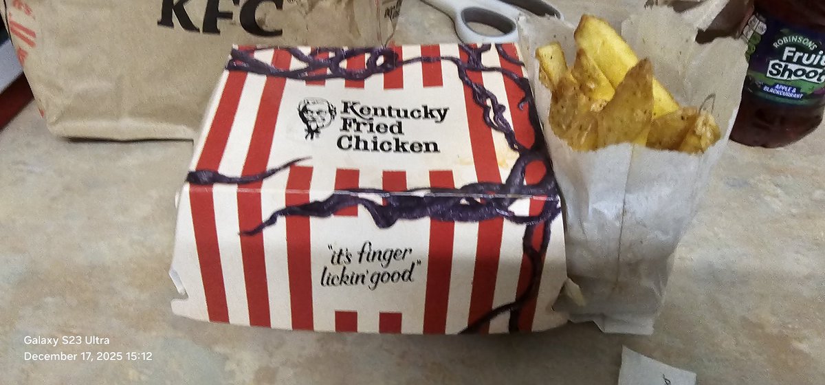 DuncanAH77's tweet photo. @kfc Robbing bastards never eat at your shithole again https://t.co/lfd6kuxC3c