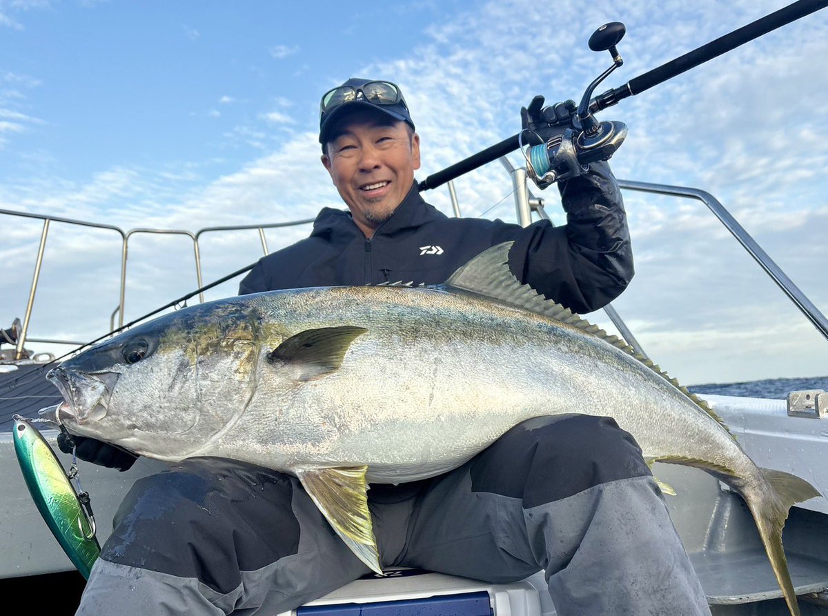 cbonehiromu's tweet photo. 山口県 D's釣行
初冬の日本海、狂ったようにシイラを喰らう大型のヒラマサ。
ビッグプラグGILLAを駆使して23キロのヒラマサを筆頭に好釣果をだした。
#cbone
#xbraid
#pr https://t.co/gVwKvslm0d