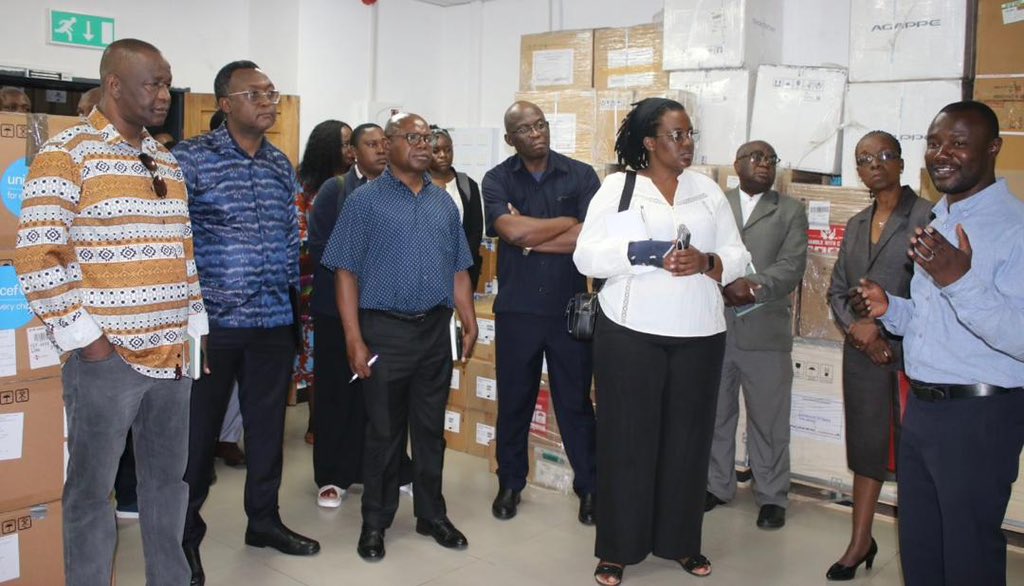 WHO_Zimbabwe's tweet photo. 🇿🇲🇿🇼Milestone for public health in Zimbabwe! The #PHIZ Steering Committee has successfully concluded the Look, Learn &amp; Share visit to @ZMPublicHealth gaining practical insights to accelerate the operationalization of the #PHIZ. Appreciation goes to EU for funding this mission. 🇪🇺 https://t.co/J5LfeafXRe