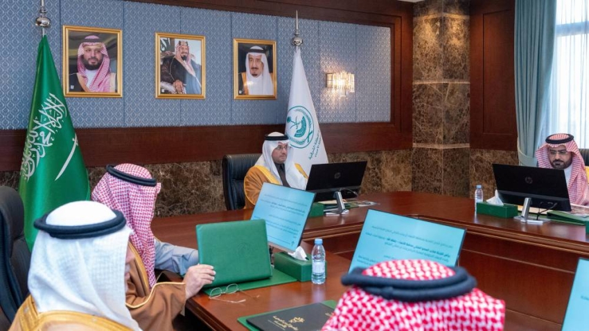 محافظ الأحساء يرأس اجتماع برنامج المدن الصحية ويدشّن هويته الجديدة 