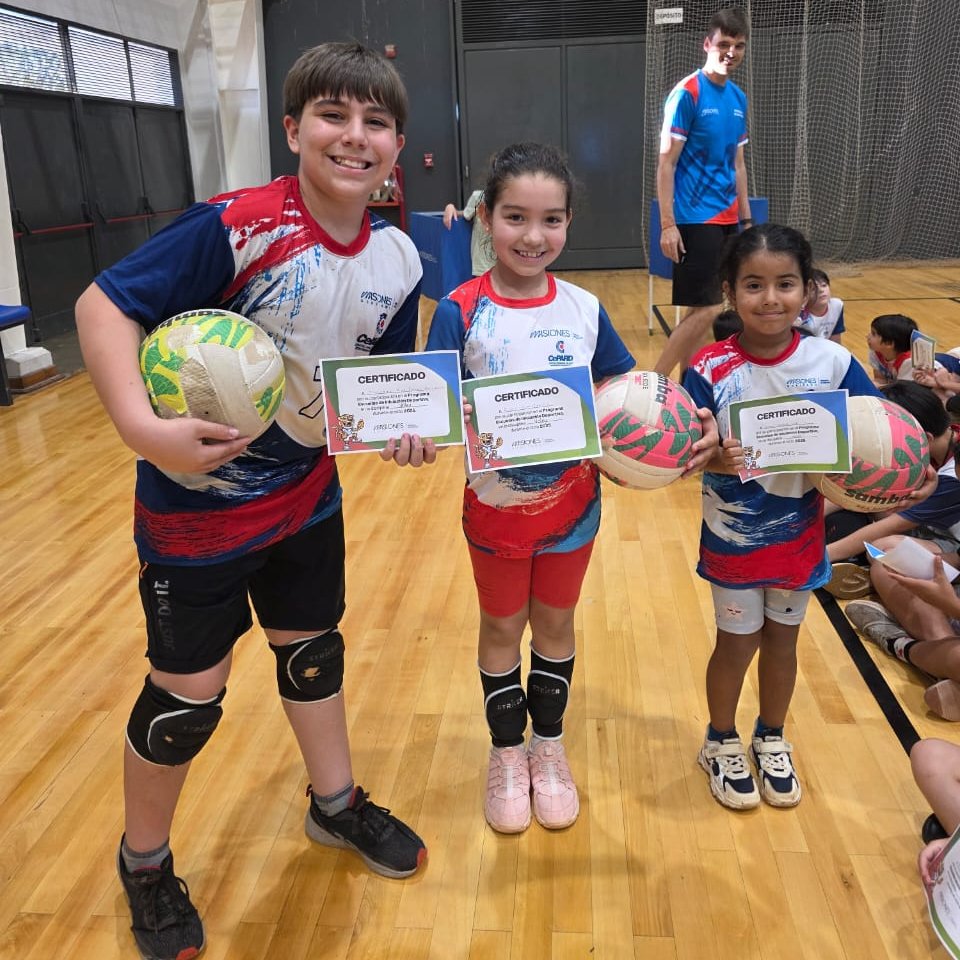 🏐🎯Las escuelas de iniciación que brindan clases en el CePARD cerraron el ciclo 2025 con jornadas de clases, juegos y diversión.

➕ℹ️➡️deportes.misiones.gob.ar/las-escuelas-d…
