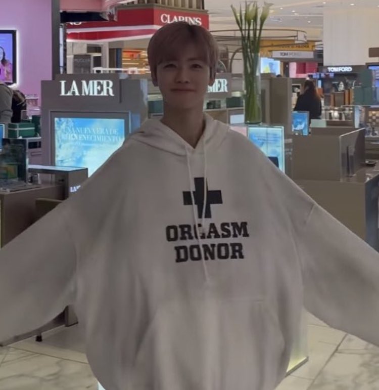 _halohalo_'s tweet photo. but jaemin has the best mood shirt https://t.co/O8st1aH6bc
