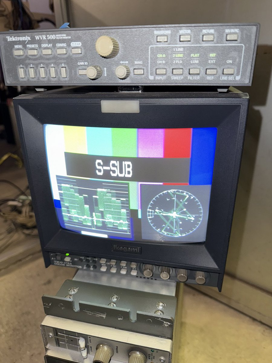 ブラウン管モニターもたくさんあるでよ？ Ikegami TM10-17RA 同じく