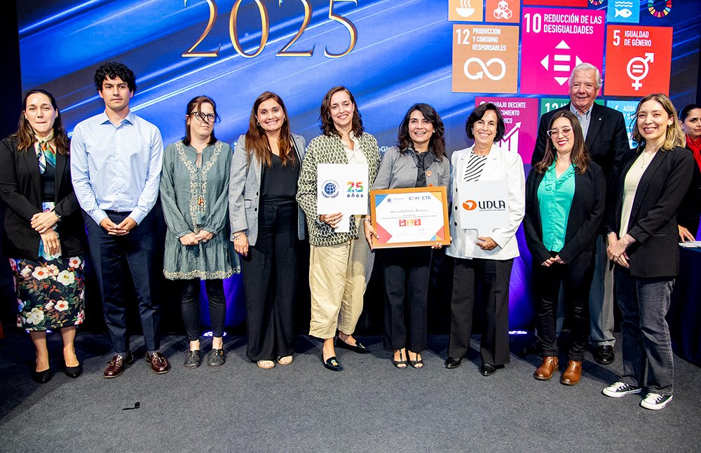UDLA_CL's tweet image. Un logro que proyecta a la Universidad más allá del aula 🌍✨Programa de Intervención Comunitaria de UDLA recibe reconocimiento de @PactoGlobal por su contribución a los #ODS: actualidad.udla.cl/2025/12/progra…