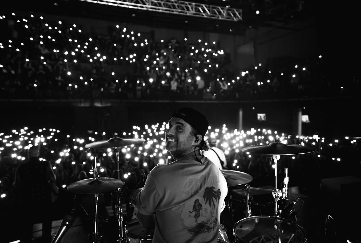 AllTimeLowJapan's tweet photo. Happy Birthday 
@riandawson 🎈🥳🎂🎉 https://t.co/3FNVQaPHU1