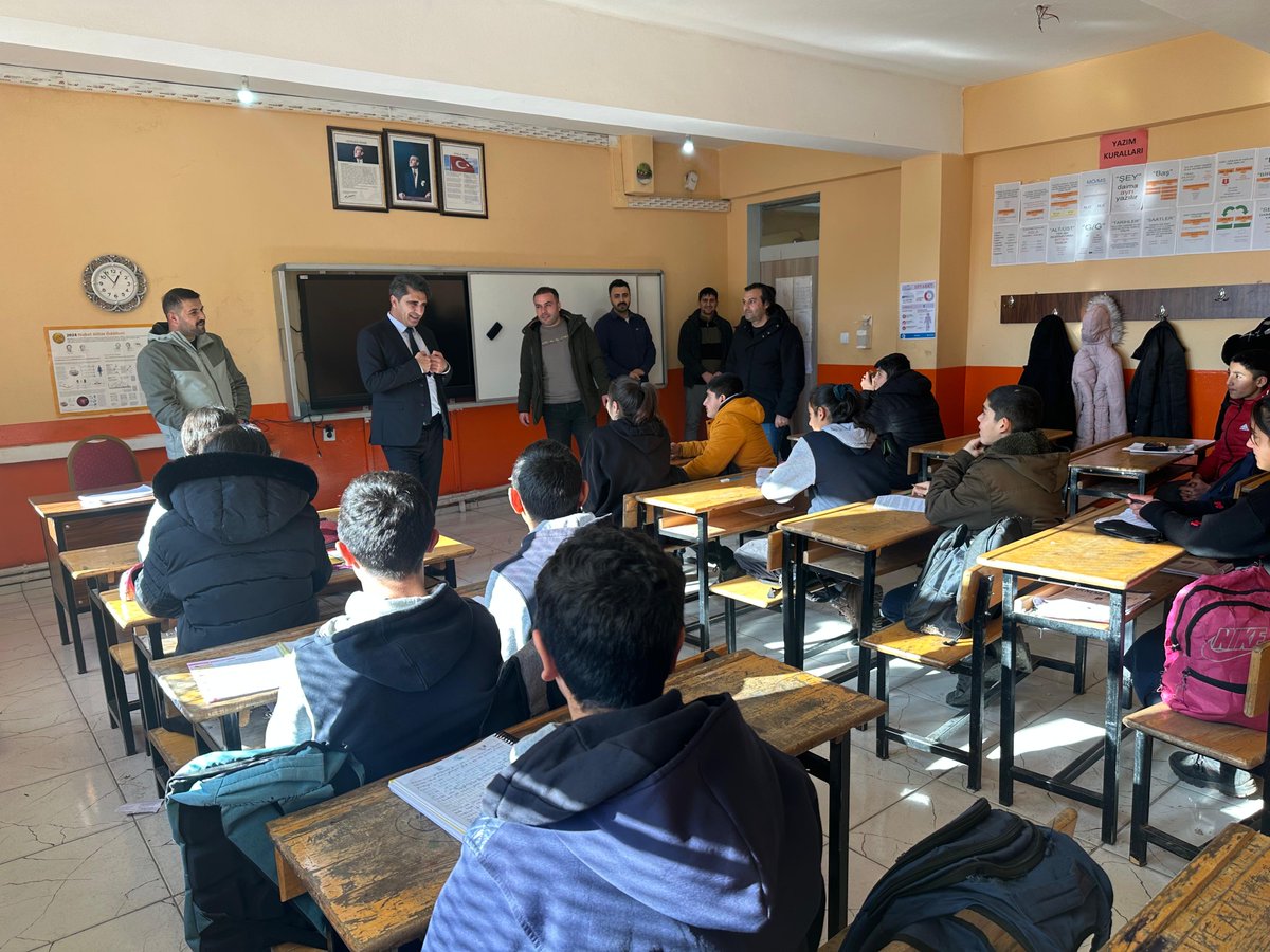 İlçe Millî Eğitim Müdürümüz Sn. Mehmet ÖZMÜŞ Şube Müdürümüz Sn. Adem KRAL ile birlikte Seyithanbey Ortaokulunu ziyaret edip öğrenciler ve öğretmenlerimizle bir araya geldi.
<a href="/MinuzErkan/">Erkan Minuz</a> <a href="/hasan_kokrek/">Hasan Kökrek</a>