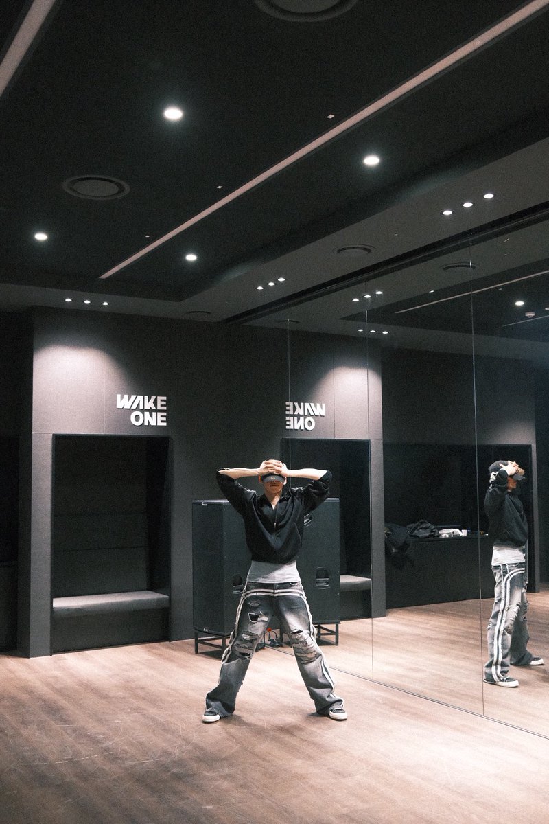 ZB1_official's tweet image. _💌

Bada &amp;amp; HAN BIN FaSHioN😎

Choreography by @ teambebe

#SUNGHANBIN #성한빈
#ZEROBASEONE #ZB1 #제로베이스원