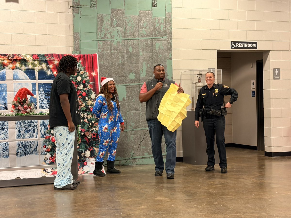 🌟 Scholar of the Year 🌟
Congratulations to Richard for his outstanding growth, hard work, and commitment to OPFW. His parents and mentors, Sgt. Scroggins and Officer Hopkins, are incredibly proud—and so are we! 💫 #ScholarOfTheYear #MentorshipMatters