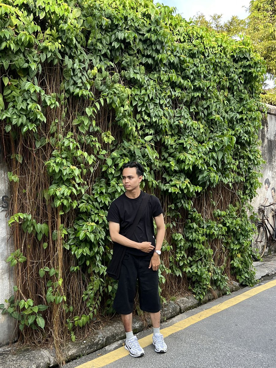 bergaysyeti's tweet photo. shoutout to @camelsupremacy for being my personal photographer this malaysia trip https://t.co/LgJcFIVToB