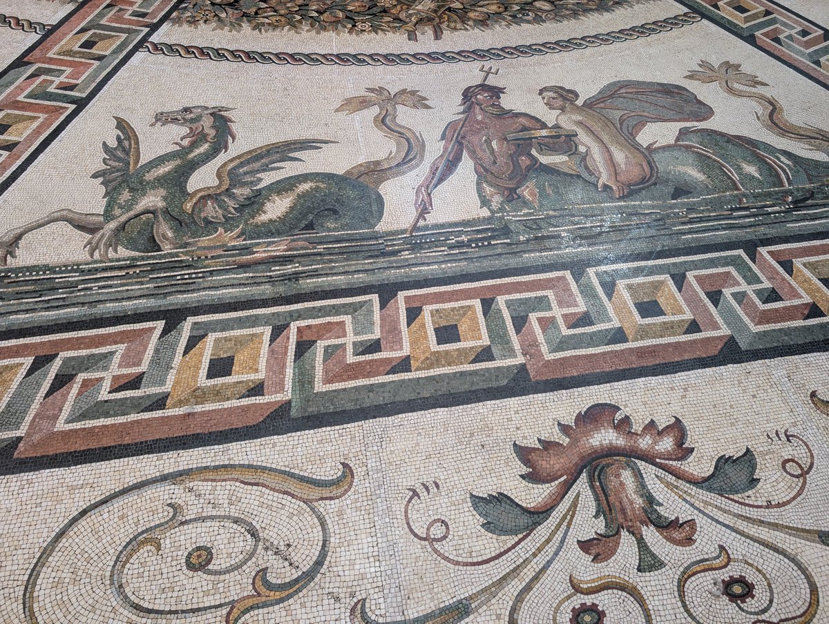 バチカン市国🇻🇦📍バチカン美術館 床のモザイクもスゴォイ｡