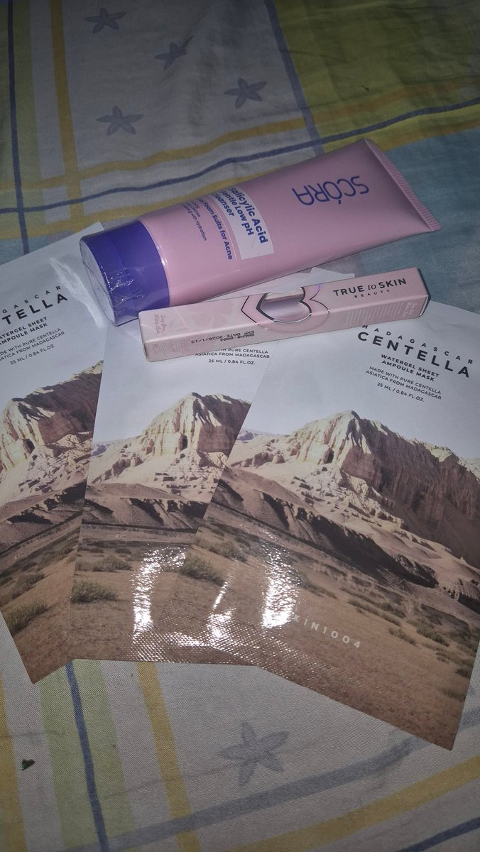 Udah sampe kaakkk... ku kira sheetmasknya cuma dapet 1 ternyata 3😭😭😭
Kakanya baik pooollll, maaciiww kaakk sehat selaluuuu❤️