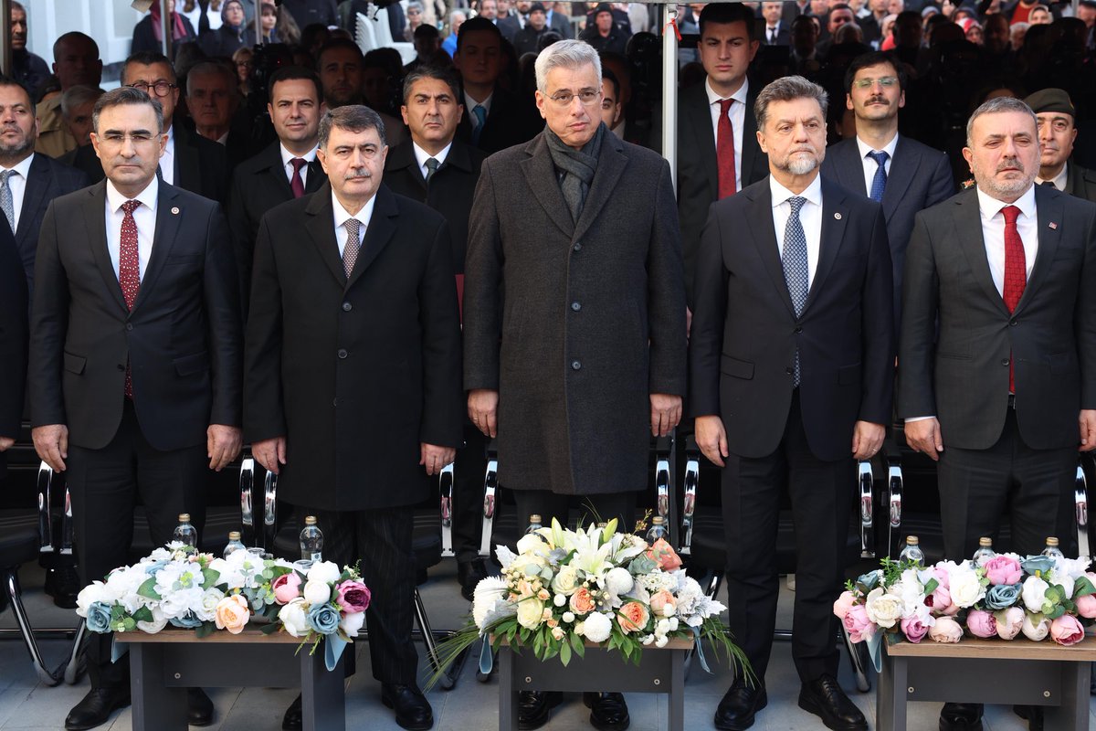 Sağlık Bakanımız Prof. Dr. Kemal Memişoğlu, Sincan Mareşal Çakmak Sağlıklı Hayat Merkezi ile 9 No’lu Aile Sağlığı Merkezi’nin resmî açılışlarını gerçekleştirdi.

Hizmete açılan yeni sağlık tesislerimizin ülkemize ve milletimize hayırlı olmasını diliyoruz.

#SağlıklıTürkiyeYüzyılı