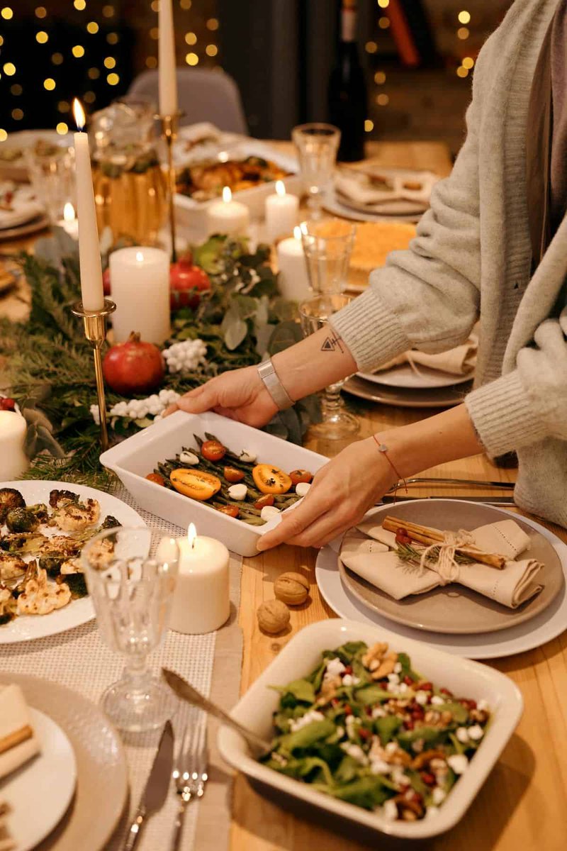 SimsLifeBlog's tweet photo. One week until Christmas… are you calmly organised or low-key panicking about cooking The Big Dinner? 😂

I’ve put together a stress-free Christmas dinner guide with one-week + day-before prep, easy make-ahead bits &amp; ways to delegate so you’re not stuck in the kitchen all day.👇 https://t.co/3hmCXG8BdZ