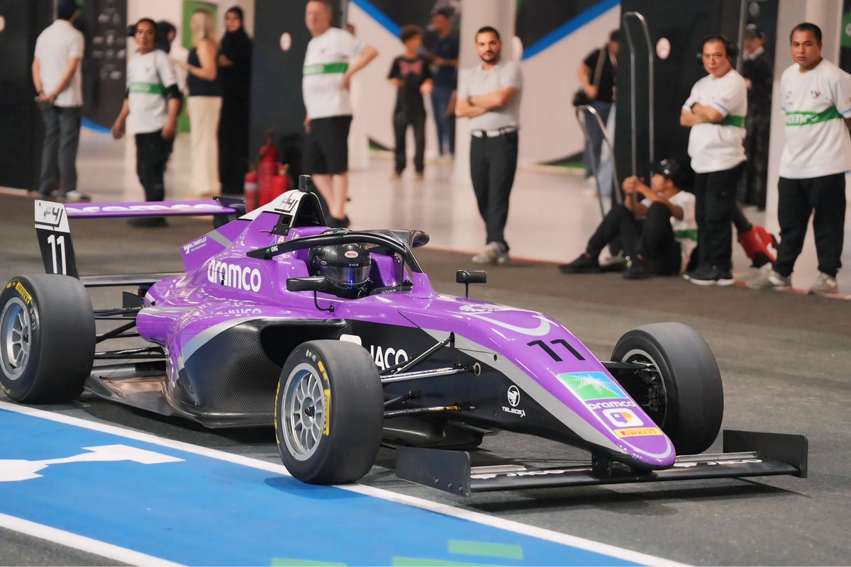 مقتطفات فورميلا 4 #فورمولا4_السعودية
#SaudiF4
<a href="/JeddahCircuit/">Jeddah Corniche Circuit | حلبة كورنيش جدة</a> <a href="/F4_SaudiArabia/">Aramco F4 Saudi Arabian Championship</a>