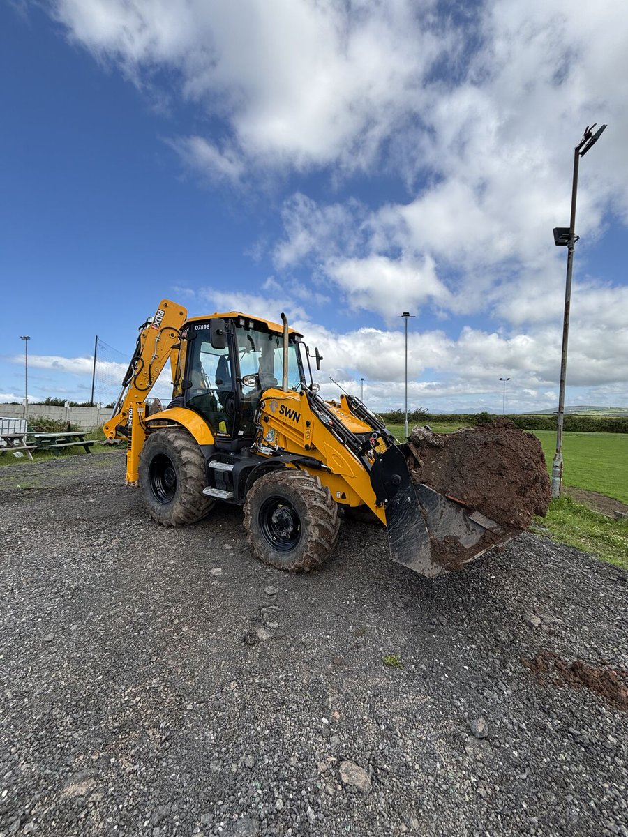 ScotJCB's tweet photo. SWN Plant Ltd's JCB 3CX Pro showing off it's versatility💪
📸Scott Neillands - Director of SWN Plant Ltd
#JCB #Backhoe #3CX #MaterialHandling https://t.co/Qo8Ap8Z1jw
