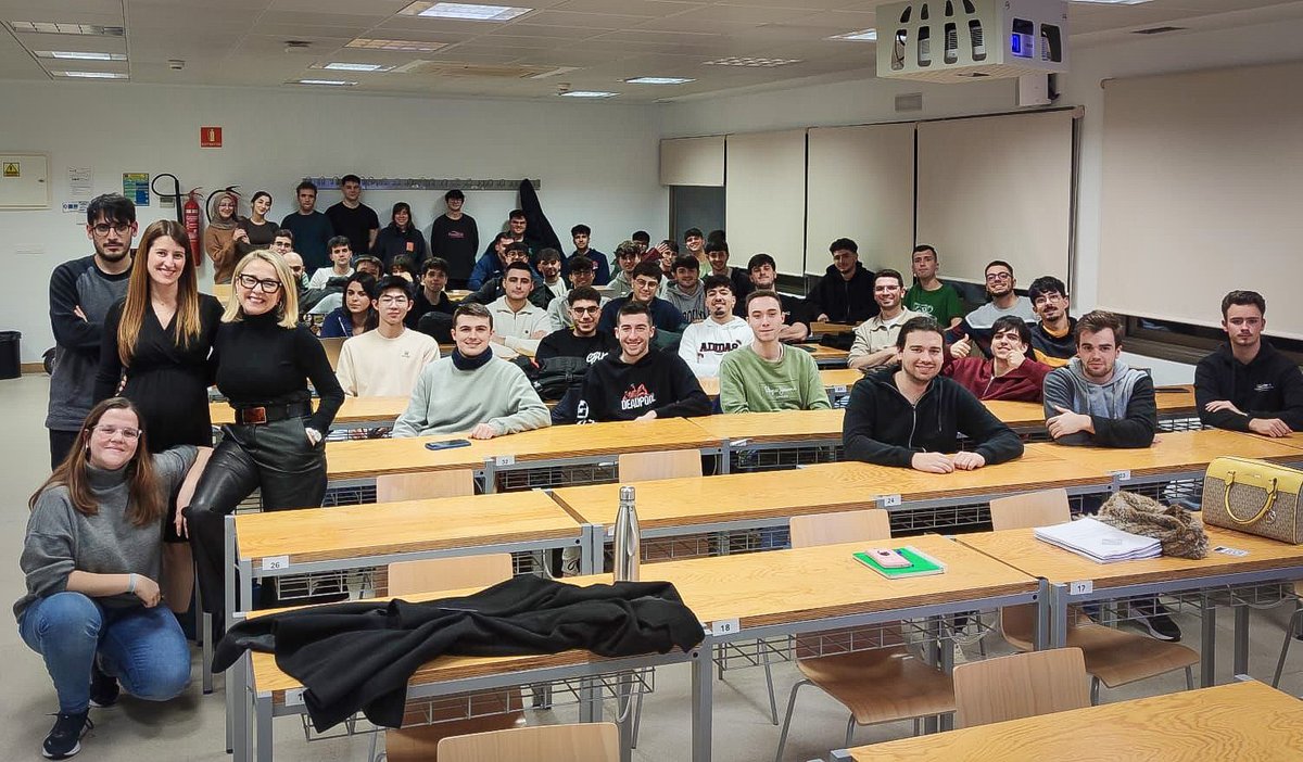 esiuclm's tweet photo. Nuestros estudiantes de 4º Curso, de la asignatura de Comercio Electrónico, colaboran con la asociación IKER, una entidad dedicada a la investigación del Liposarcoma Mixoide y a la visibilización de los cuidados paliativos 👉🏻 https://t.co/b8EBRuwCrl https://t.co/7KyK9Zu0Pr