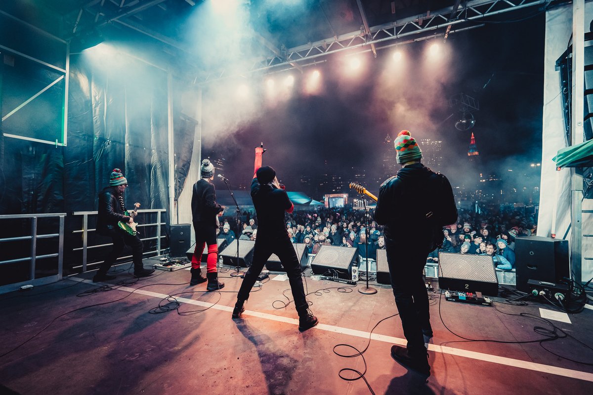 lilieaeband's tweet image. Get in the holiday spirit with us this Saturday night for Happy Hyladays, a concert &amp;amp; canned food drive at @FoundryCLE ☃️ $10 donation suggested (door or online) + bring a canned food item 🥫 All donations will go to local homeless charities &amp;amp; @CleFoodBank 

📸: @nathanrogers__