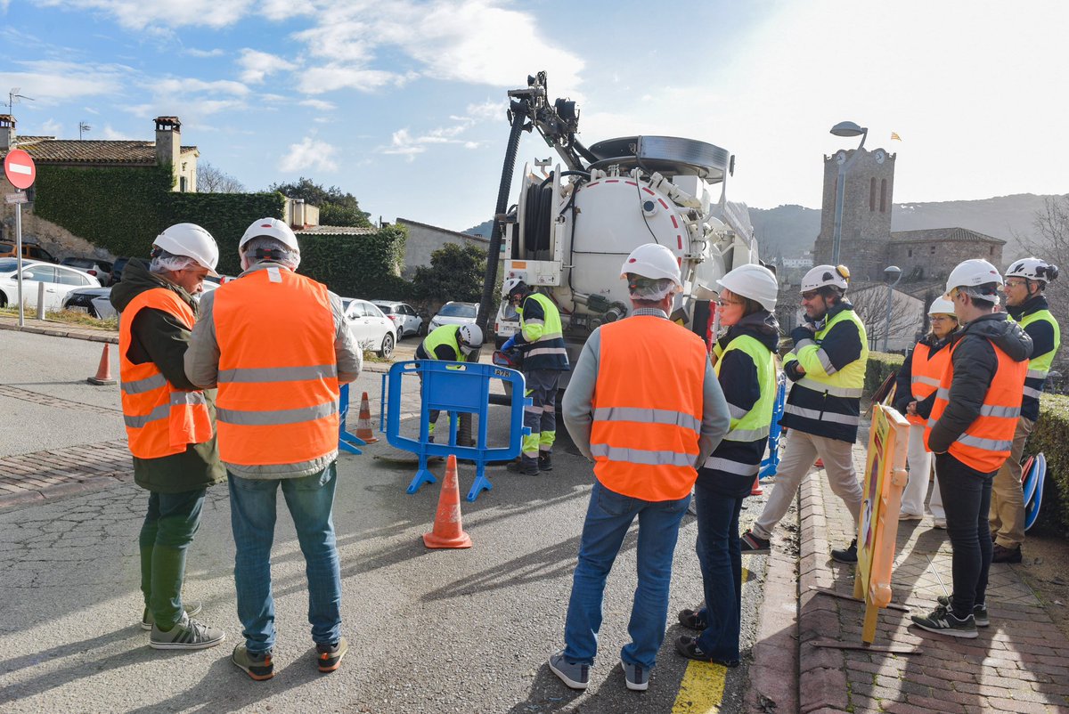 💧 Amb l’Ajuntament de <a href="/dosrius/">Aj. de Dosrius</a>, impulsem un pla de millores per reforçar la xarxa de sanejament del municipi.

🕳️ Les actuacions, que compten amb un fort component tecnològic, inclouen la inspecció i diagnosi de la xarxa de clavegueram, així com la intensificació de la neteja