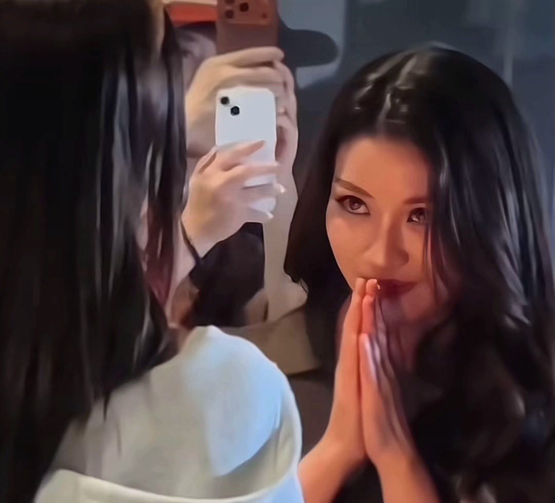 cloudyzubu's tweet photo. The eyes chico, they never lie. The way Ginny looked at Jayna so intimately as if she’s all she could ever wish for. No one can ever defend Ginny anymore, she is where she has always wanted to be😩😩😩

HAPPY NATNICHA DAY
#25thGrowTogetherWithGinny

#GinJay #จินเจ https://t.co/n9wQ9I0UFI