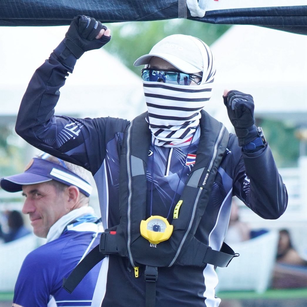 สมเด็จพระนางเจ้าฯ พระบรมราชินี ทรงนำทัพเรือใบไทย ผ่านไป 3 วัน อยู่อันดับ 1 ตาราง ทิ้งห่างคู่แข่ง ชิงเหรียญทองพรุ่งนี้
การแข่งขันเรือใบในกีฬาซีเกมส์ ครั้งที่ 33 วันที่ 17  ธันวาคม 2568 ซึ่งเป็นวันที่สามของการแข่งขันเรือใบประเภท Keelboat  SSL47 ที่ โอเชียนมารีน่า ยอร์ชคลับ