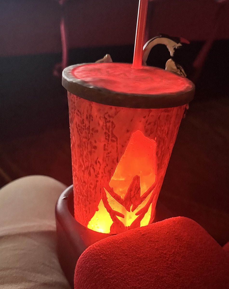 ManBigSize99's tweet image. มาดูหนังคนเดียว