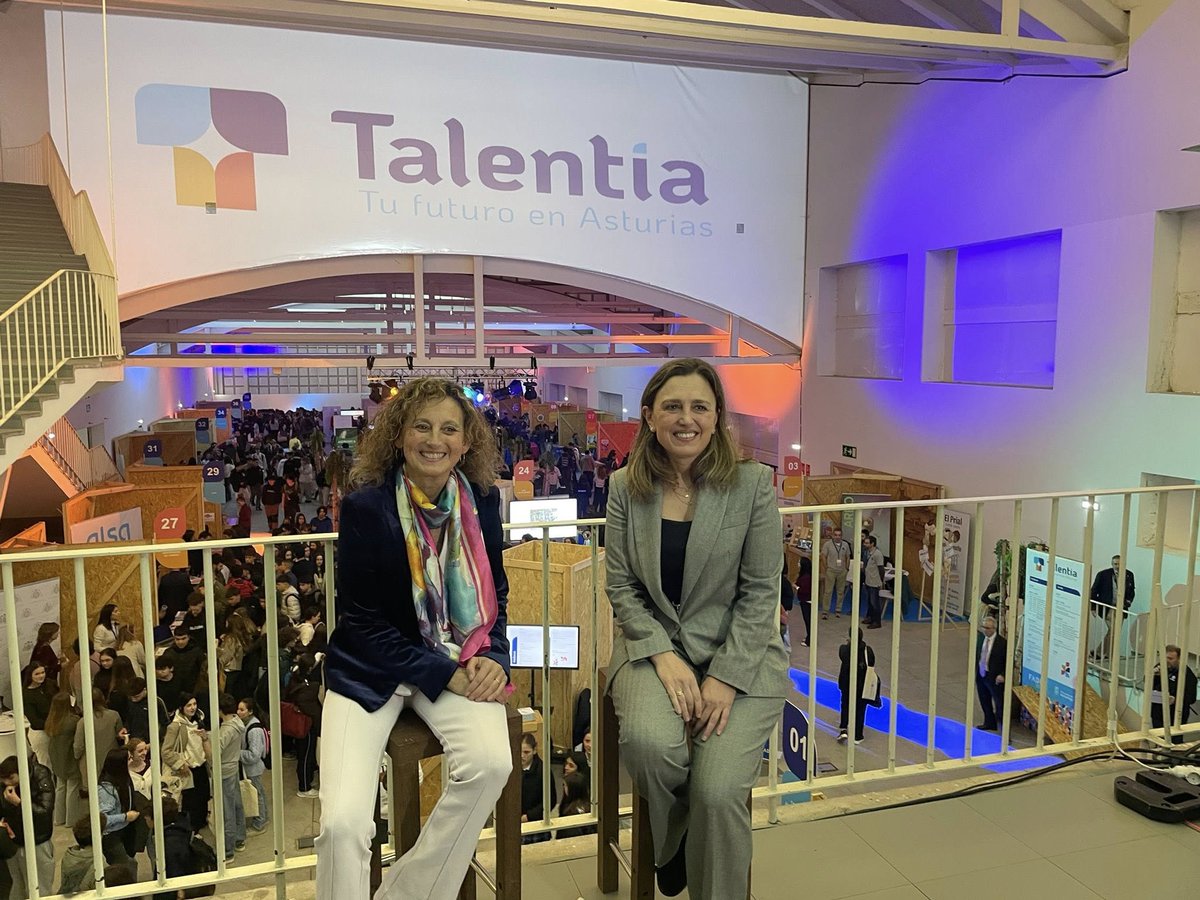 Educastur's tweet photo. 📚🎒La consejera Eva Ledo y el director general de FP, Ángel Balea, han asistido a a la feria de orientación de FP #Talentia, en Gijón.
🔢 Más de 2.500 estudiantes, 155 docentes, 33 empresas y 33 centros participan en esta actividad organizada por @GobAsturias y @FADEAsturias. https://t.co/qes284iHn6