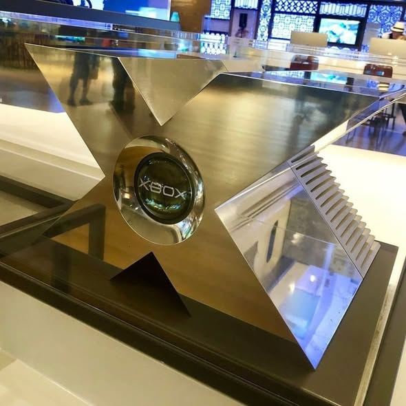 VideoGameHstry's tweet image. Xbox protype (2000)
